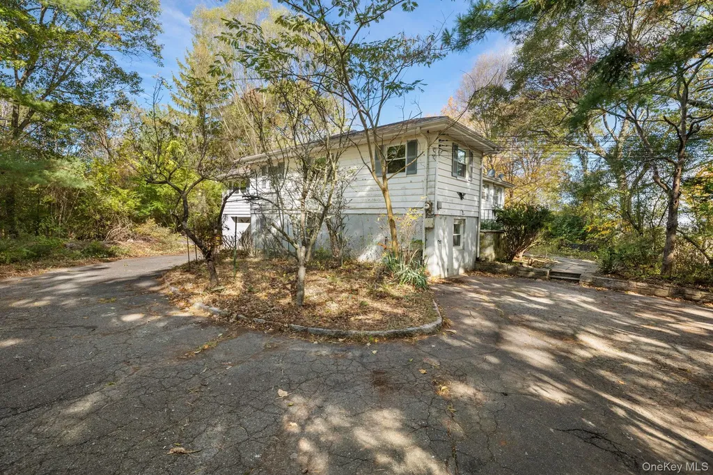 33 Albion Oval Mahopac NY 10541