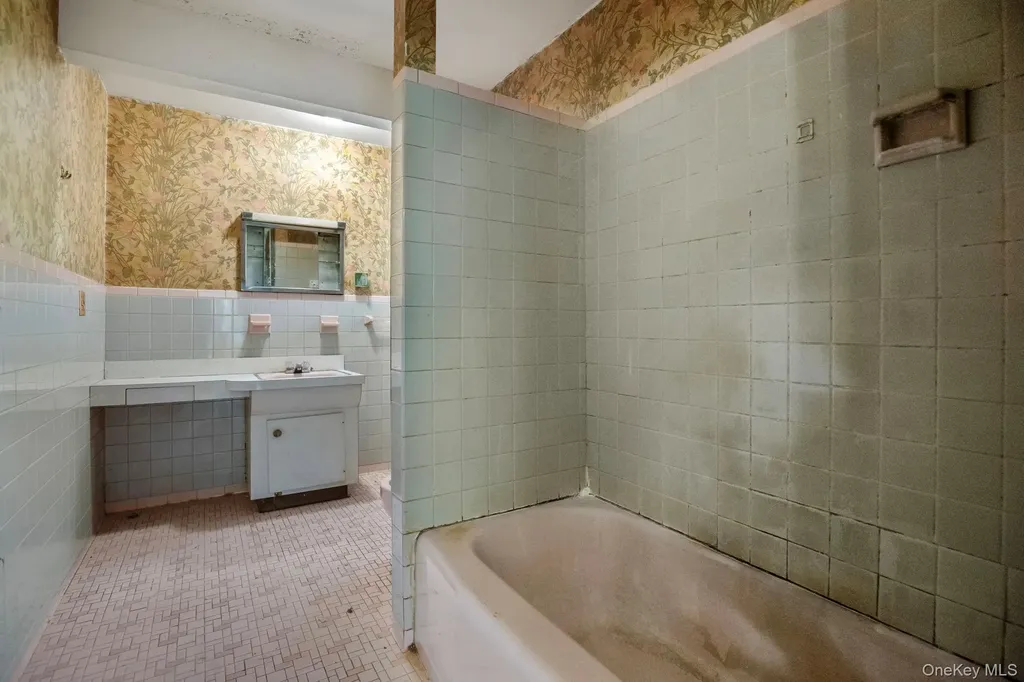 33 Albion Oval Mahopac NY 10541