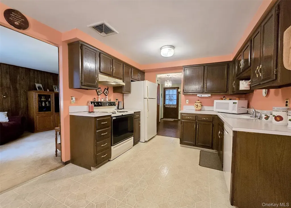 67 Van Brunt Avenue Selden NY 11784