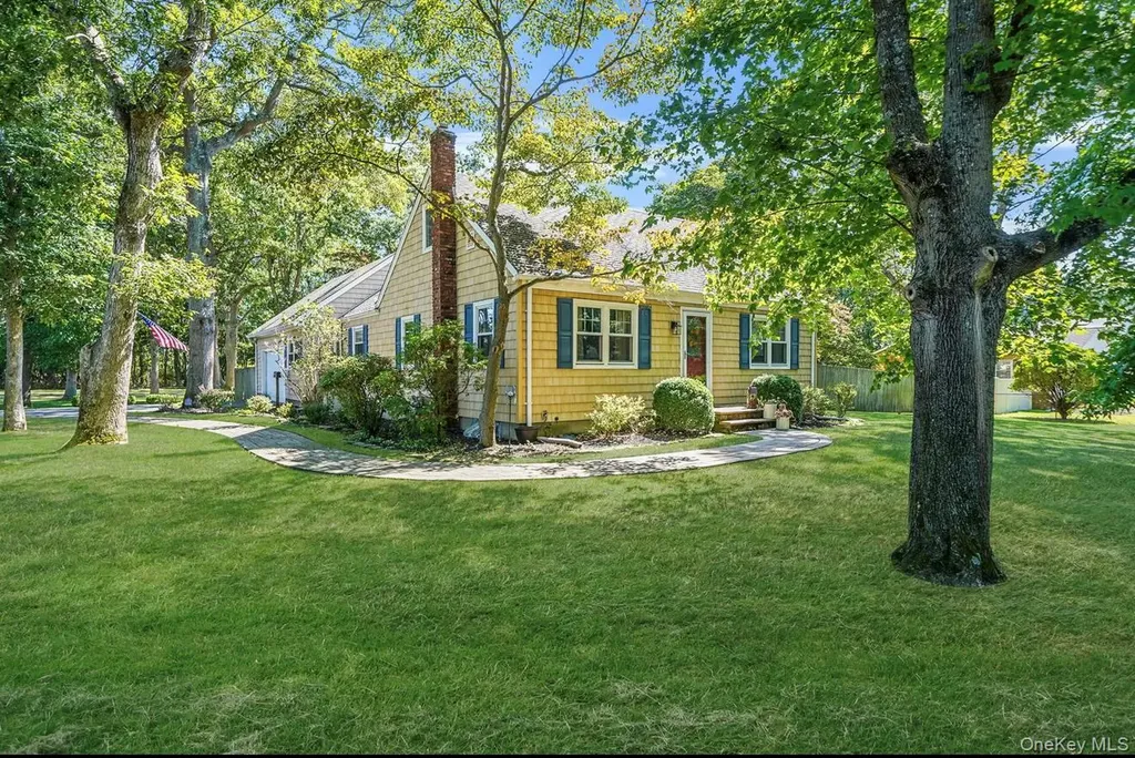 50 Head Of The Neck Road Bellport NY 11713