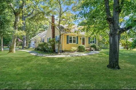 50 Head Of The Neck Road Bellport NY 11713