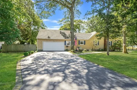 50 Head Of The Neck Road Bellport NY 11713