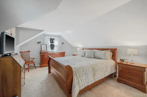 50 Head Of The Neck Road Bellport NY 11713