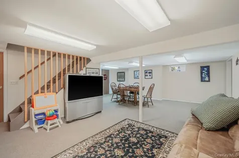 50 Head Of The Neck Road Bellport NY 11713