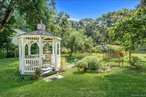 50 Head Of The Neck Road Bellport NY 11713