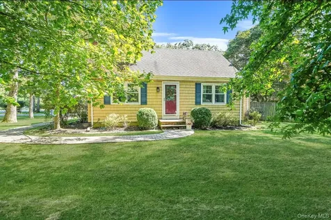 50 Head Of The Neck Road Bellport NY 11713