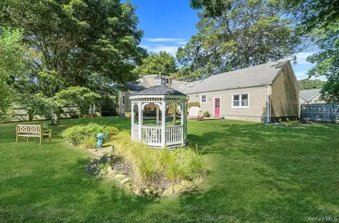 50 Head Of The Neck Road Bellport NY 11713