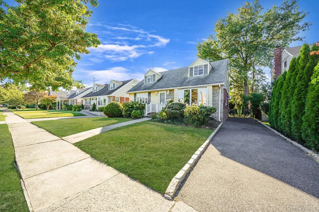 43 Shortridge Drive Mineola NY 11501