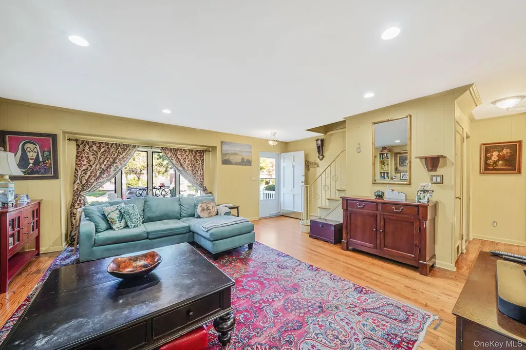 43 Shortridge Drive Mineola NY 11501