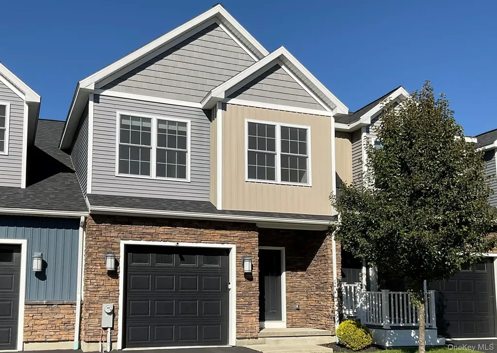 38 Stacey Way Troy NY 12180