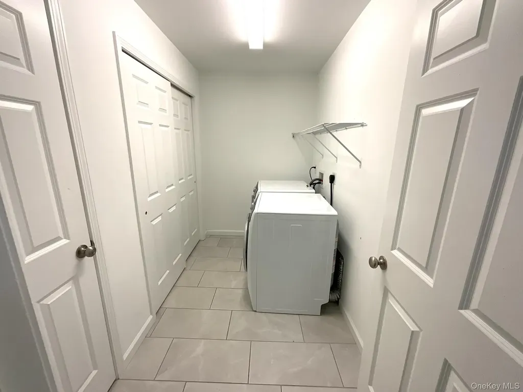 38 Stacey Way Troy NY 12180