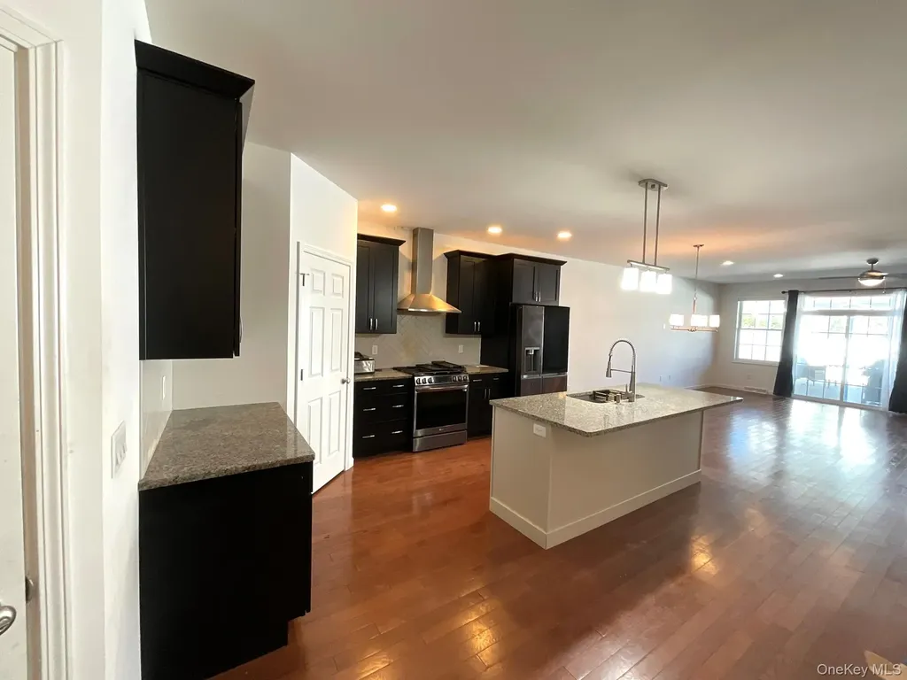 38 Stacey Way Troy NY 12180