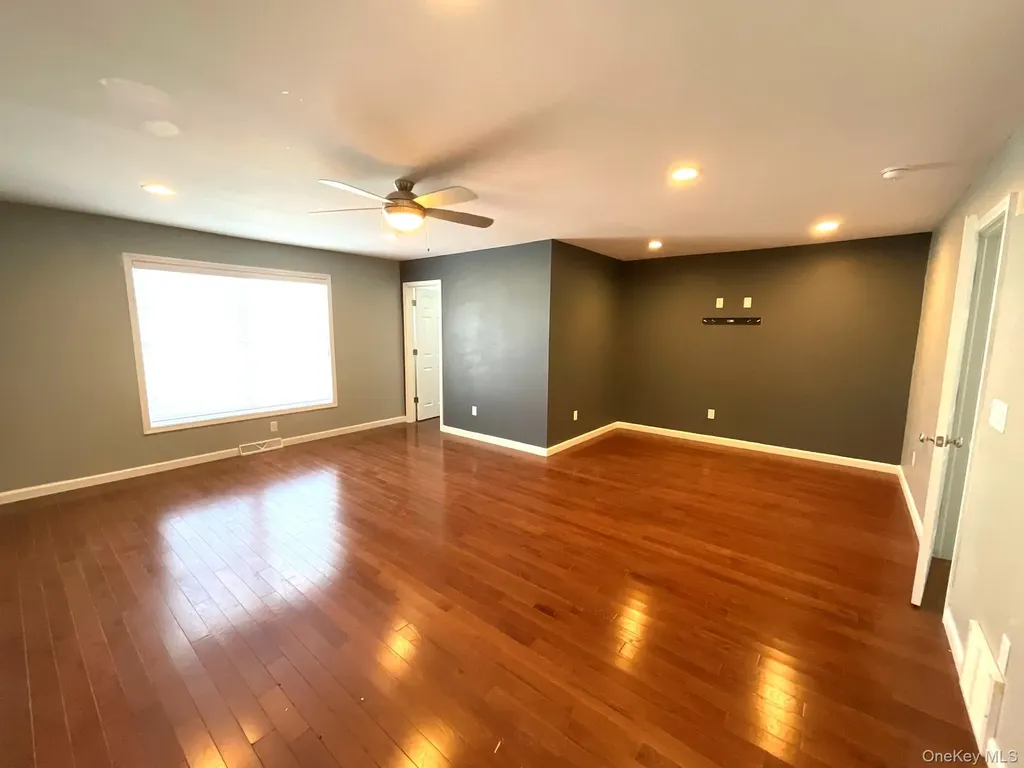 38 Stacey Way Troy NY 12180