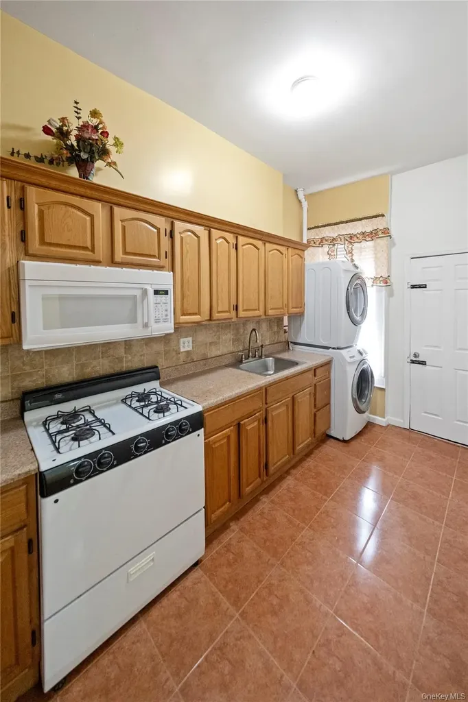 968 Saint Johns Place Brooklyn NY 11213