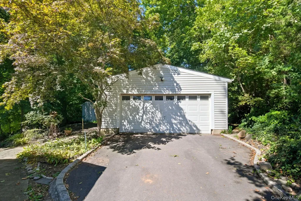 24 Overlook Drive Huntington NY 11743