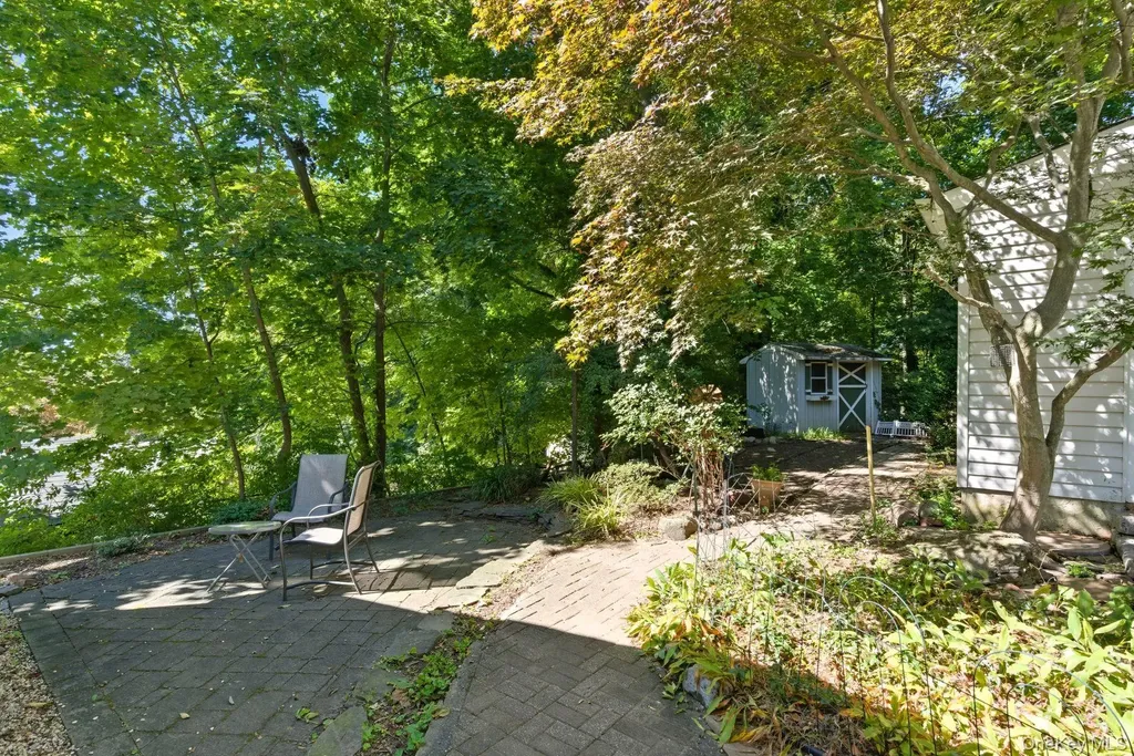 24 Overlook Drive Huntington NY 11743
