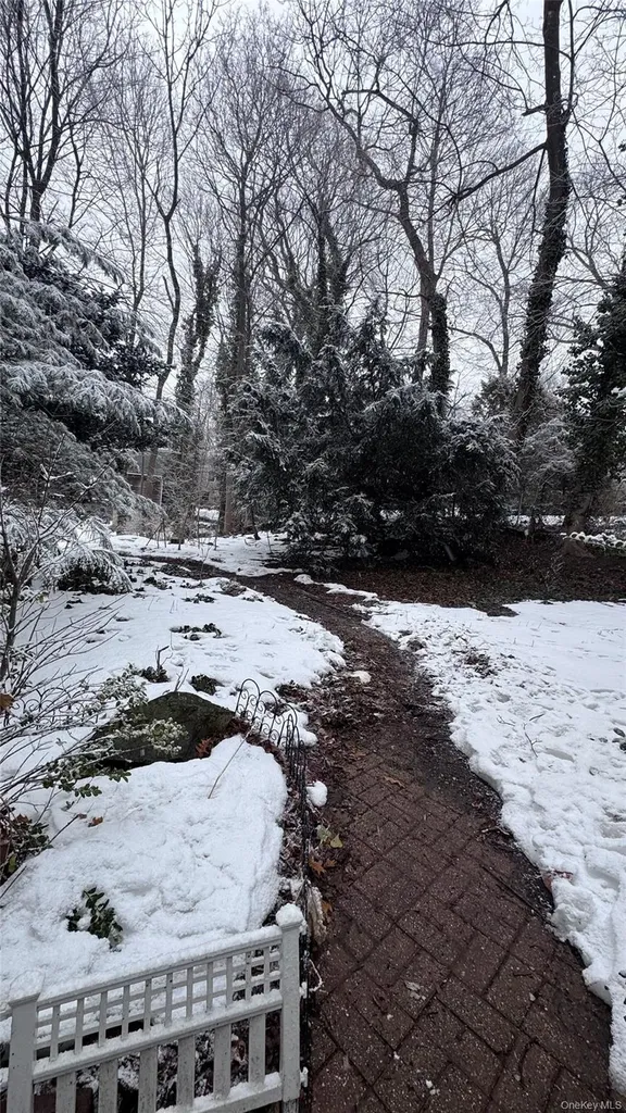 24 Overlook Drive Huntington NY 11743