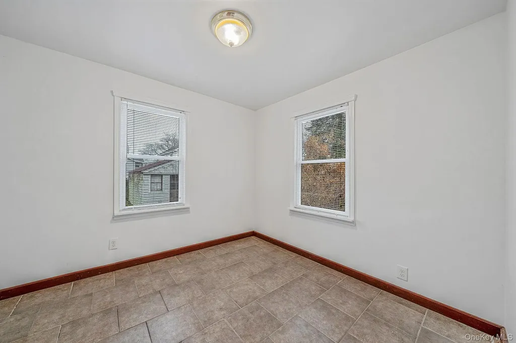 8 Eastern Concourse Amityville NY 11701