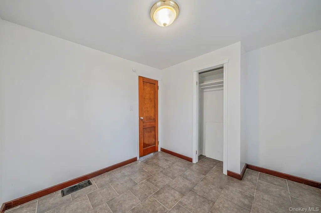 8 Eastern Concourse Amityville NY 11701