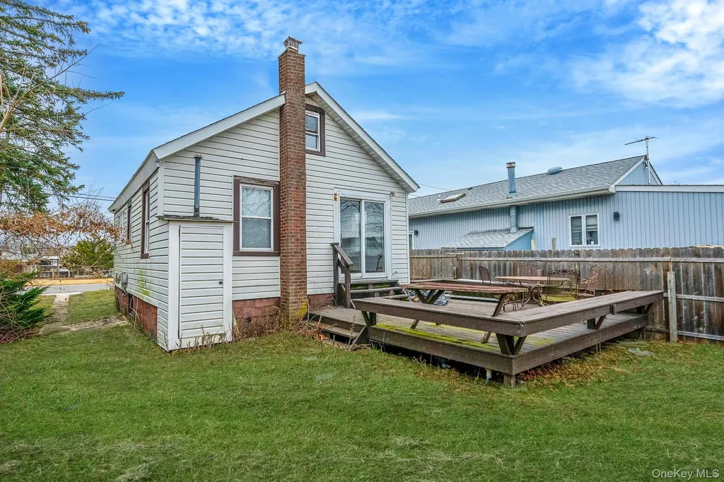 8 Eastern Concourse Amityville NY 11701