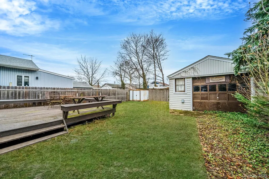 8 Eastern Concourse Amityville NY 11701