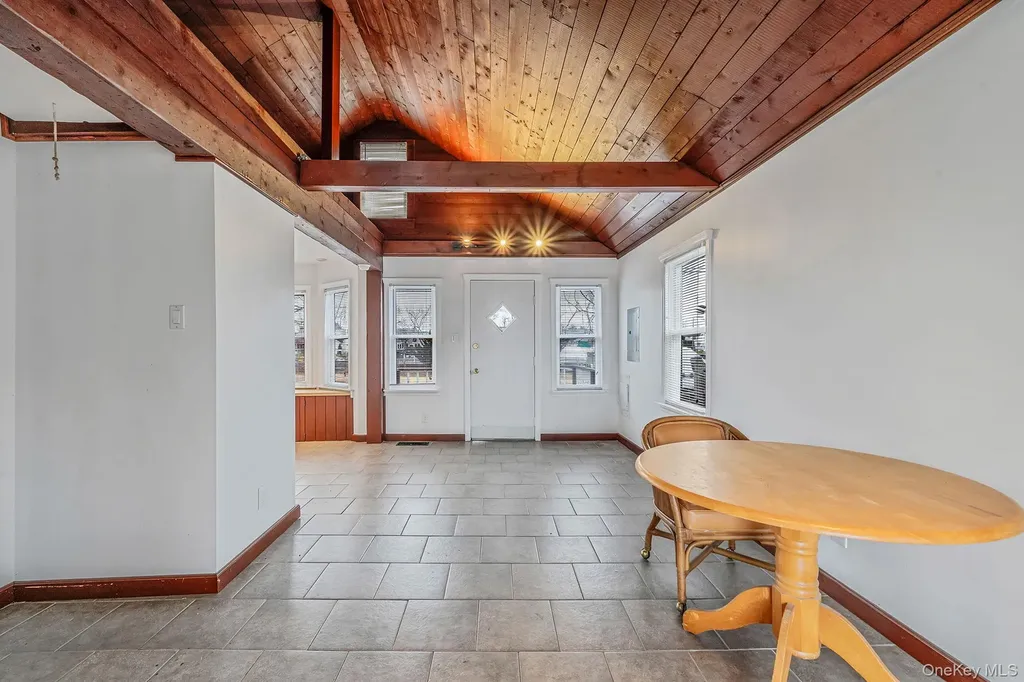 8 Eastern Concourse Amityville NY 11701