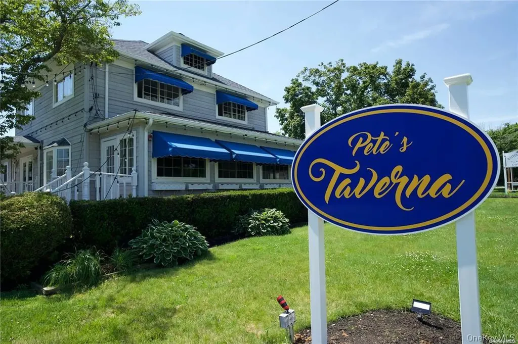 3225 Sound Avenue Riverhead NY 11901