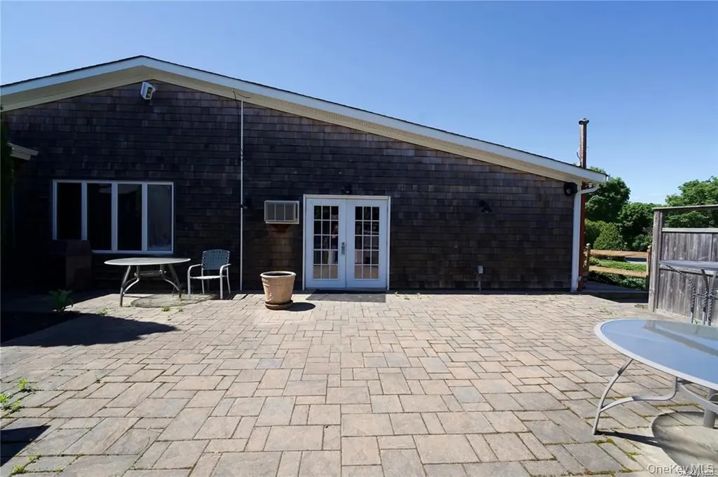 3225 Sound Avenue Riverhead NY 11901