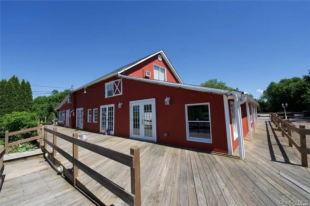 3225 Sound Avenue Riverhead NY 11901
