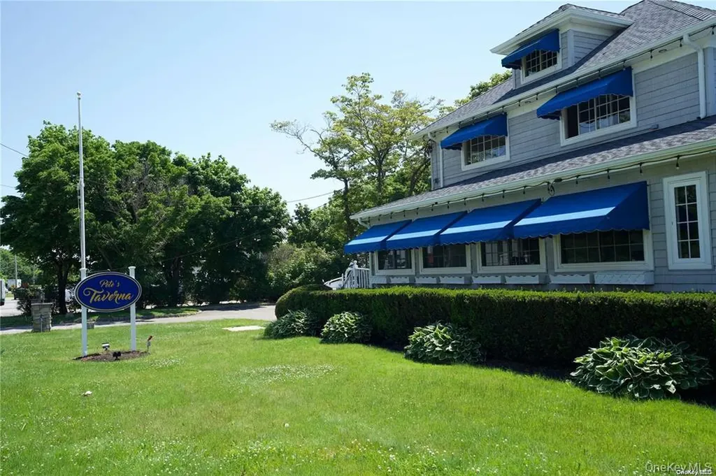 3225 Sound Avenue Riverhead NY 11901