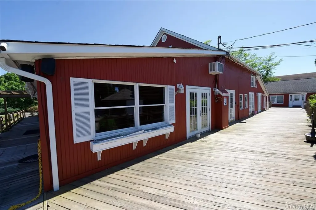 3225 Sound Avenue Riverhead NY 11901
