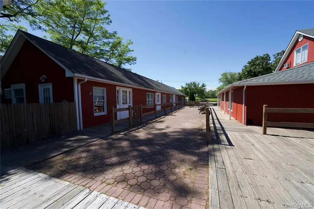 3225 Sound Avenue Riverhead NY 11901