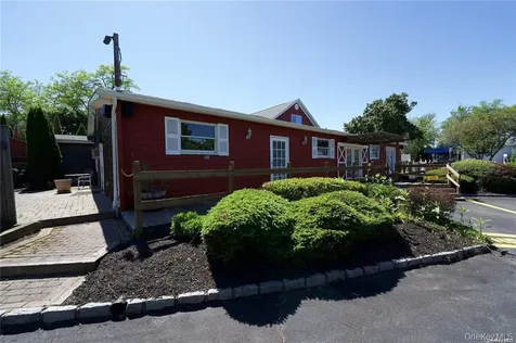 3225 Sound Avenue Riverhead NY 11901