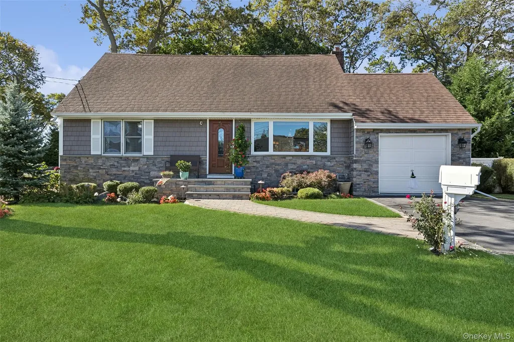 320 W 11th Street Deer Park NY 11729