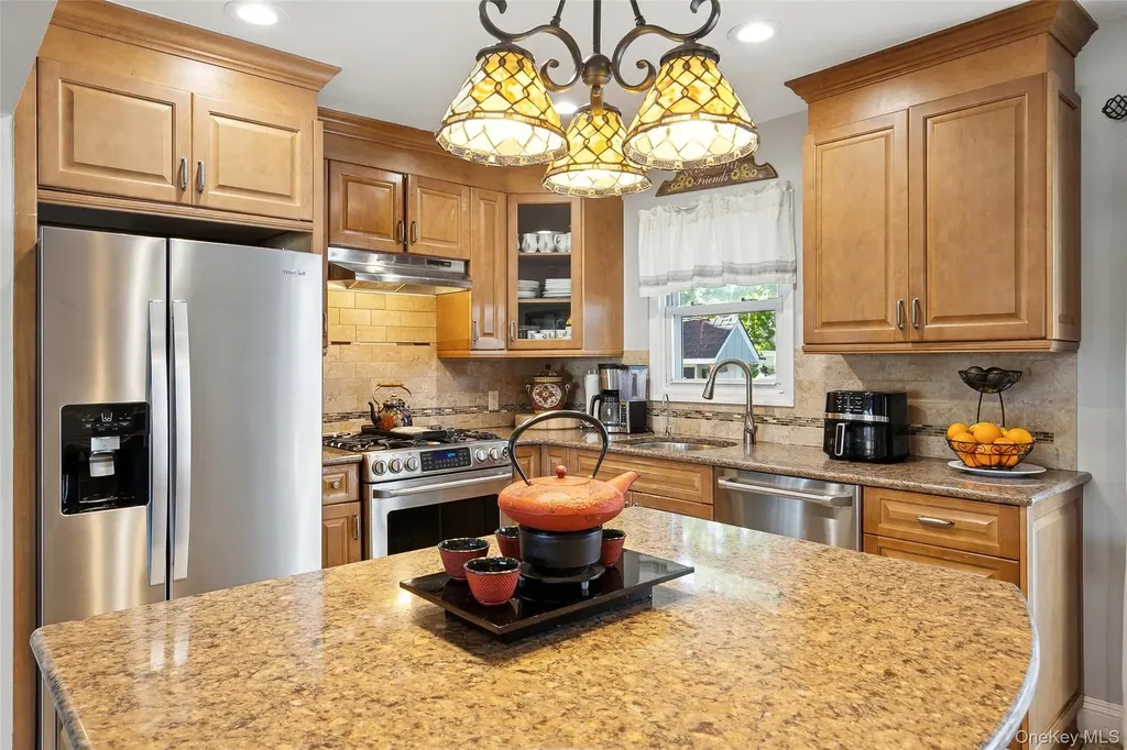 320 W 11th Street Deer Park NY 11729