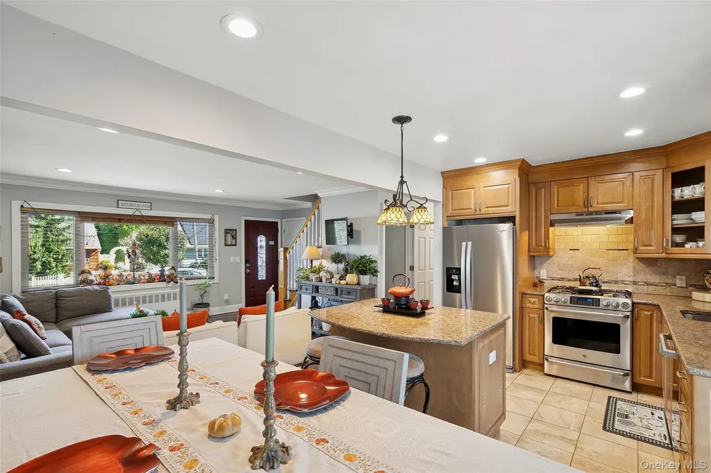 320 W 11th Street Deer Park NY 11729