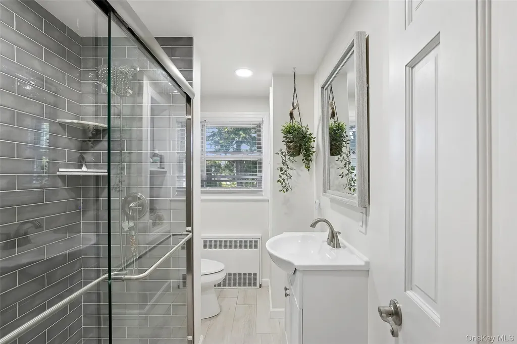 320 W 11th Street Deer Park NY 11729