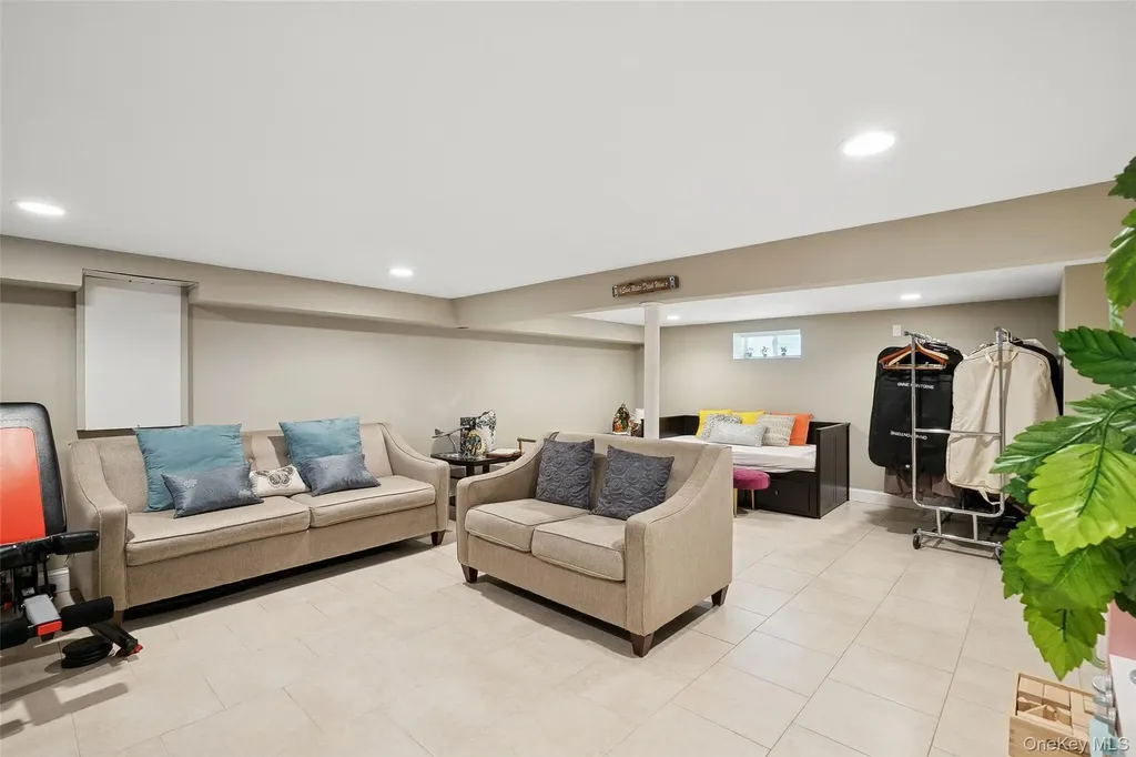 320 W 11th Street Deer Park NY 11729