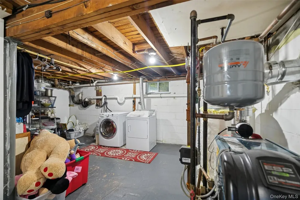 320 W 11th Street Deer Park NY 11729
