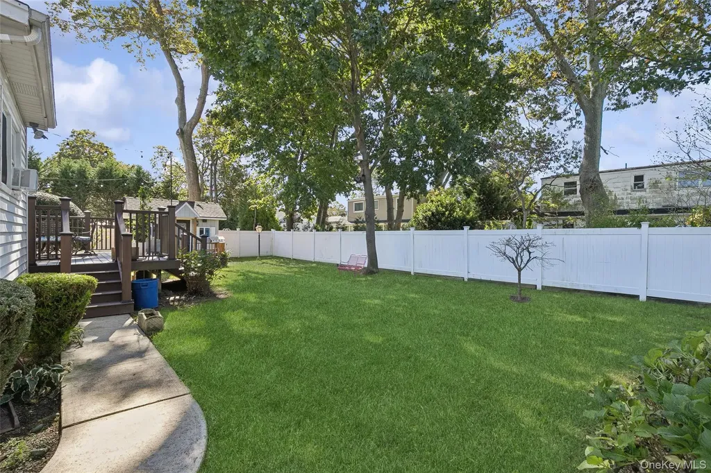 320 W 11th Street Deer Park NY 11729