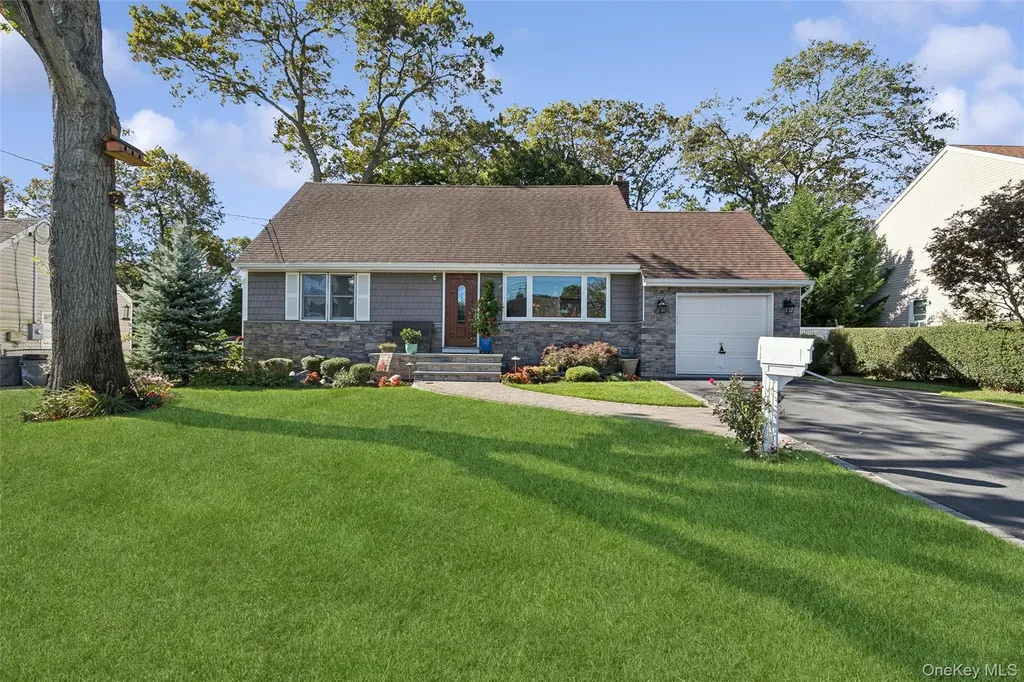 320 W 11th Street Deer Park NY 11729