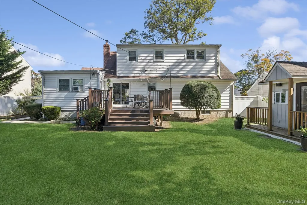 320 W 11th Street Deer Park NY 11729