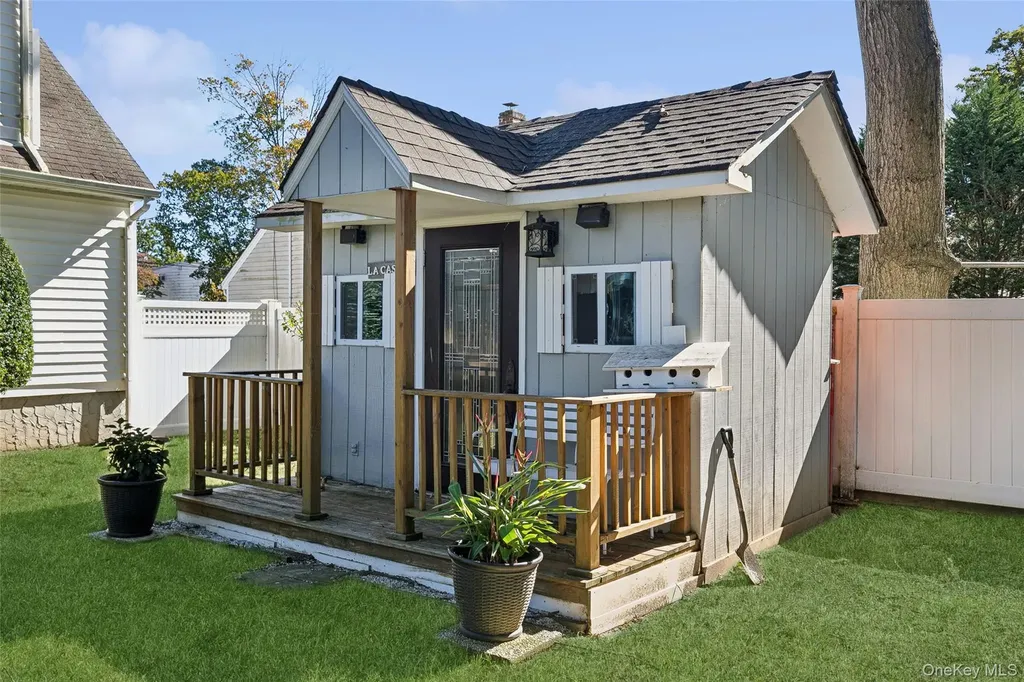 320 W 11th Street Deer Park NY 11729