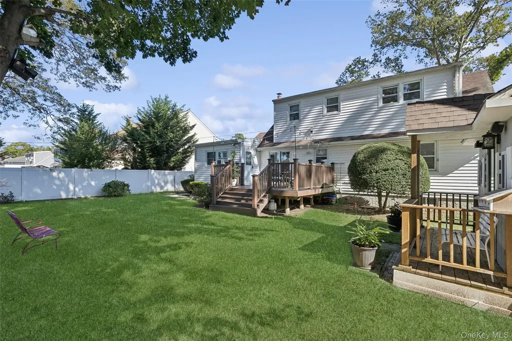 320 W 11th Street Deer Park NY 11729