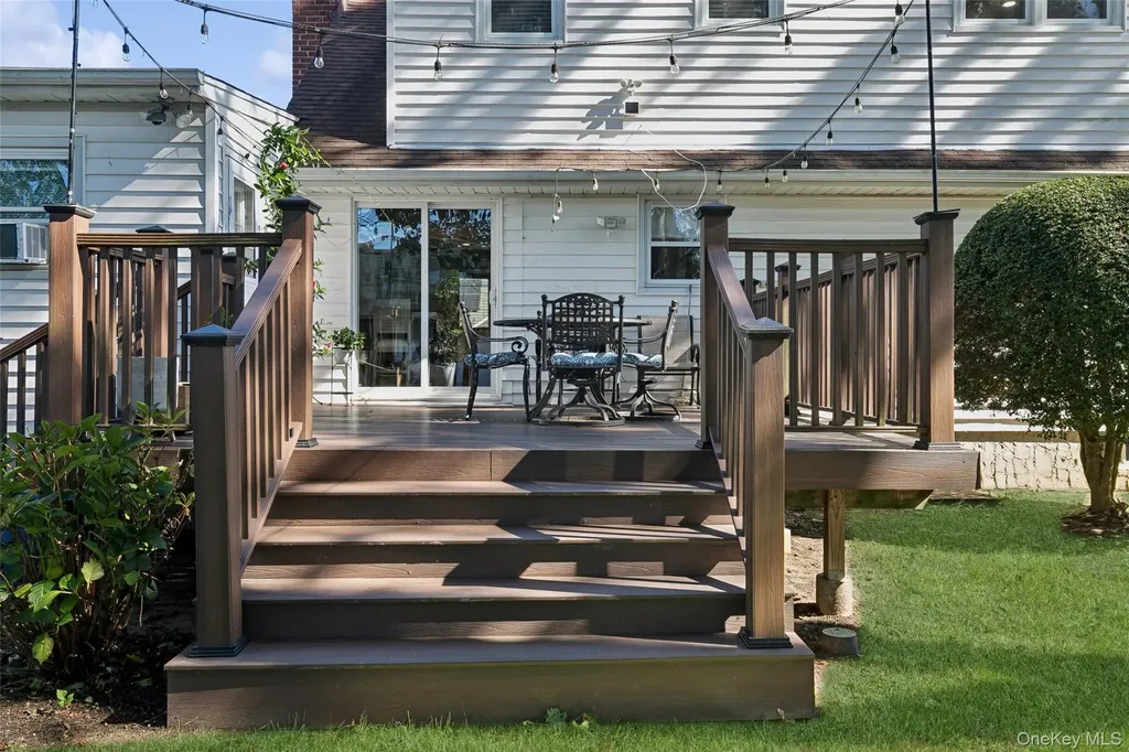 320 W 11th Street Deer Park NY 11729