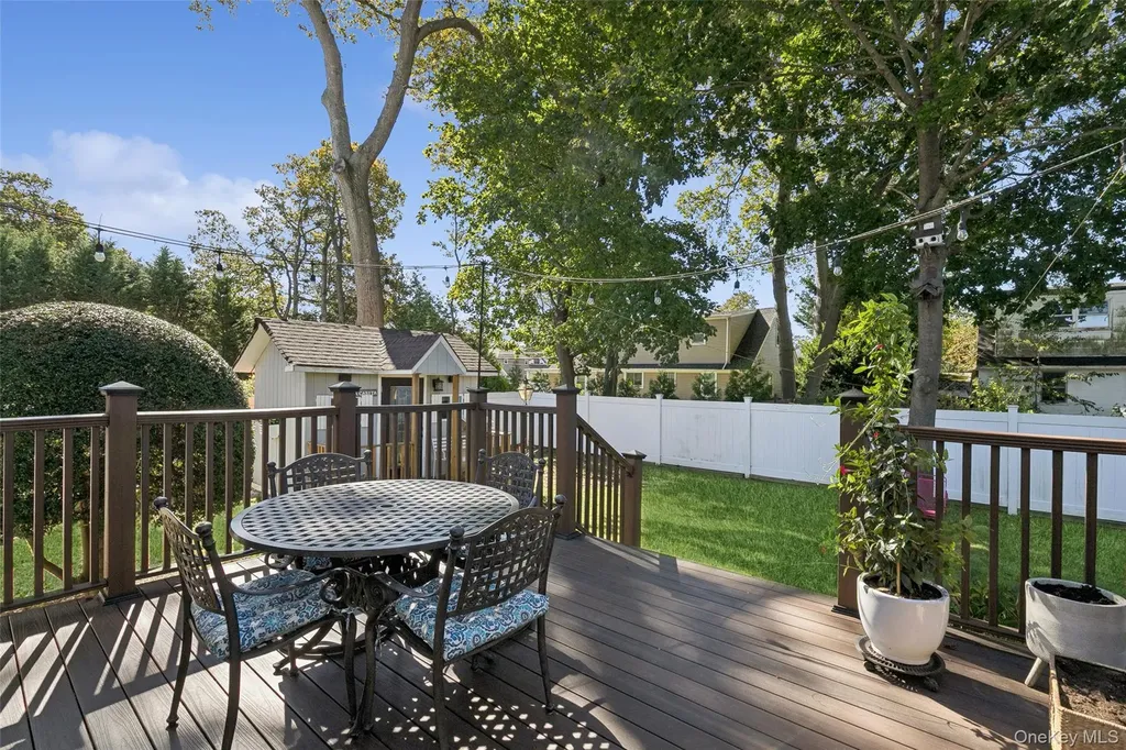 320 W 11th Street Deer Park NY 11729