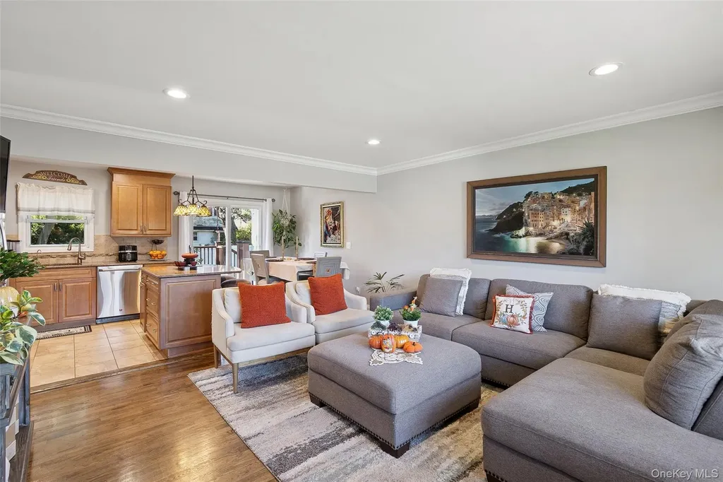 320 W 11th Street Deer Park NY 11729