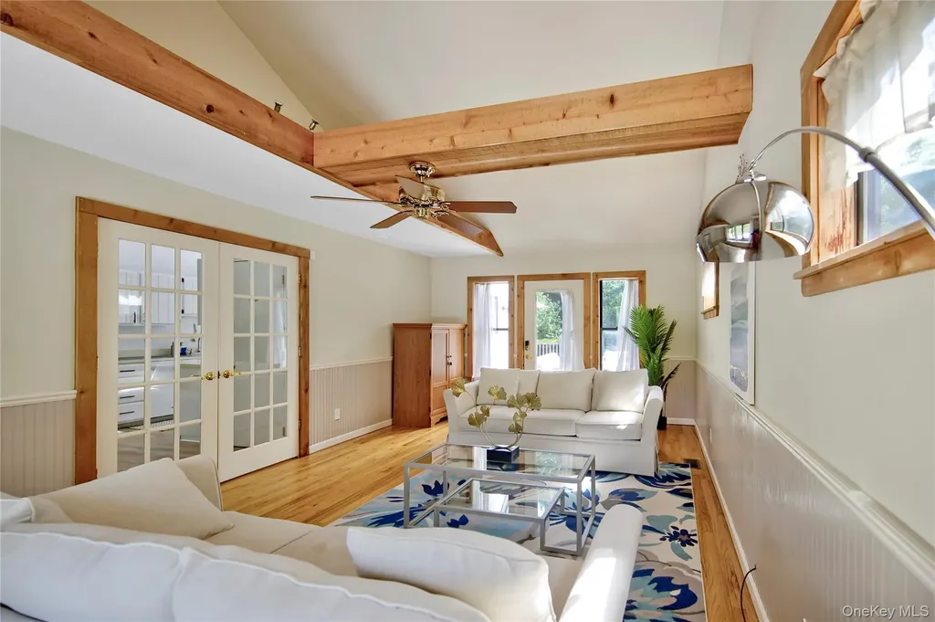 8 School Street Hampton Bays NY 11946