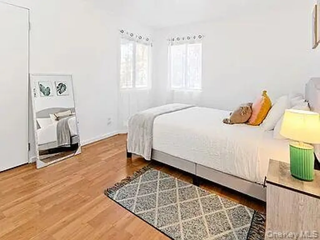 8 School Street Hampton Bays NY 11946