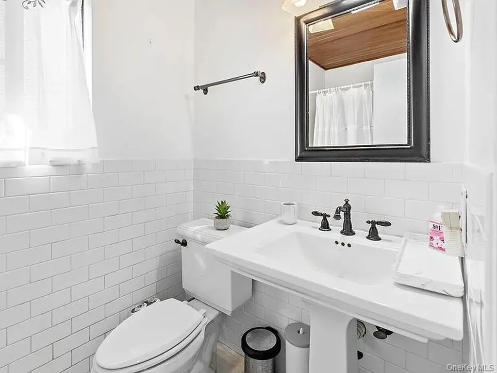 8 School Street Hampton Bays NY 11946